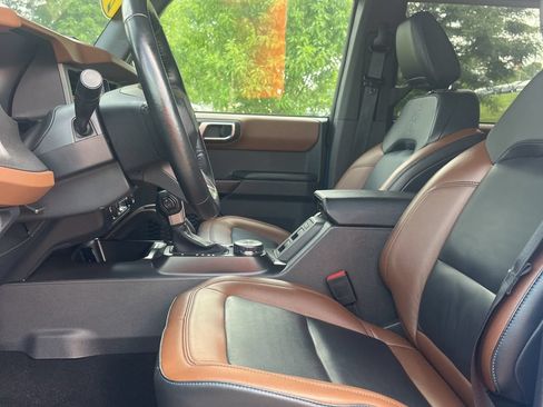 Used 2024 Ford Bronco Outer Banks AWD/4WD image 3