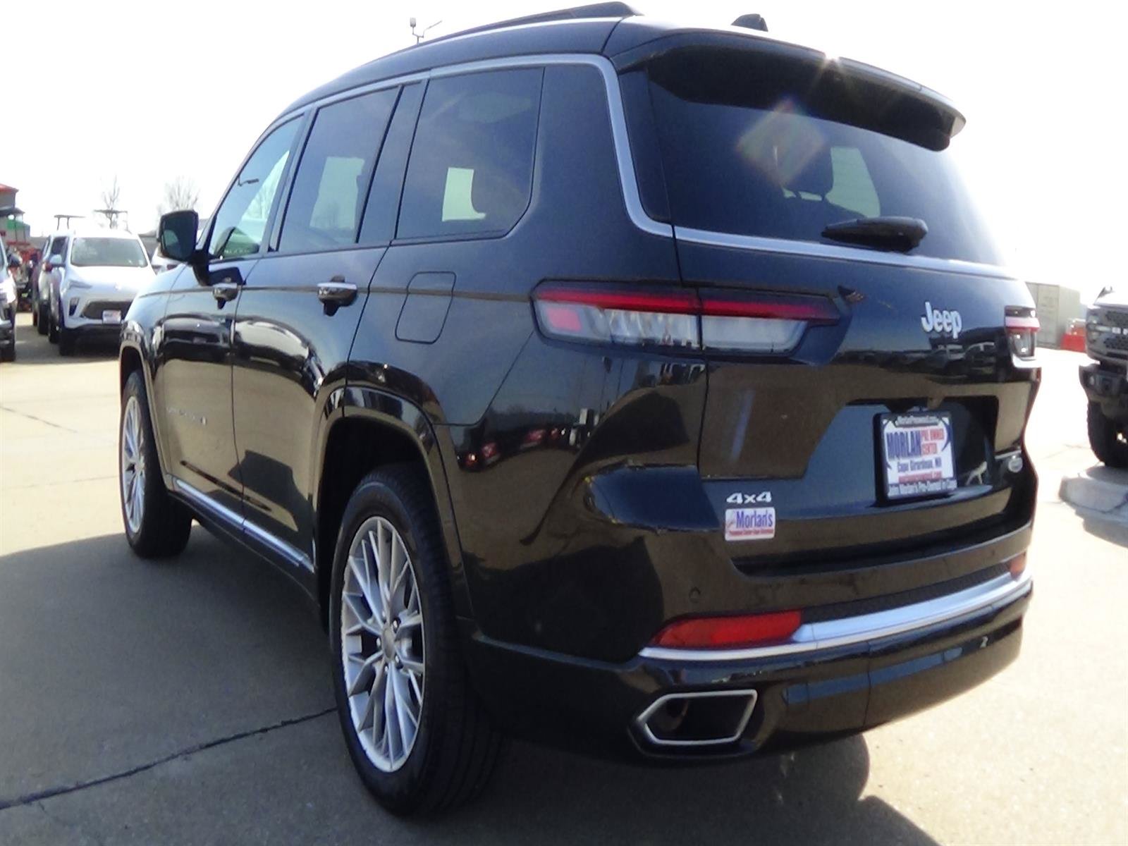 Certified 2024 Jeep Grand Cherokee L Summit w/ Luxury Tech Group V AWD/4WD image 8