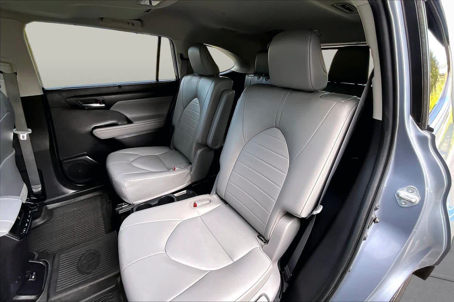 Used 2022 Toyota Highlander XLE AWD/4WD image 21