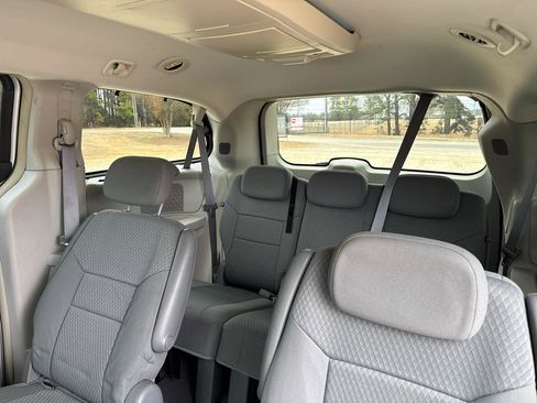 Used 2009 Chrysler Town & Country Touring w/ Family Value Group image 18