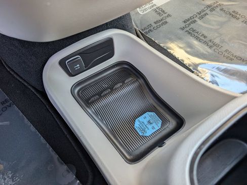 Used 2024 Chrysler Pacifica Touring-L FWD image 31