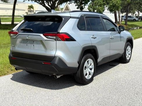 Used 2019 Toyota RAV4 LE image 6