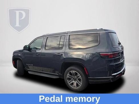 Used 2024 Jeep Wagoneer Series II w/ Flexible Seating Group AWD/4WD image 9