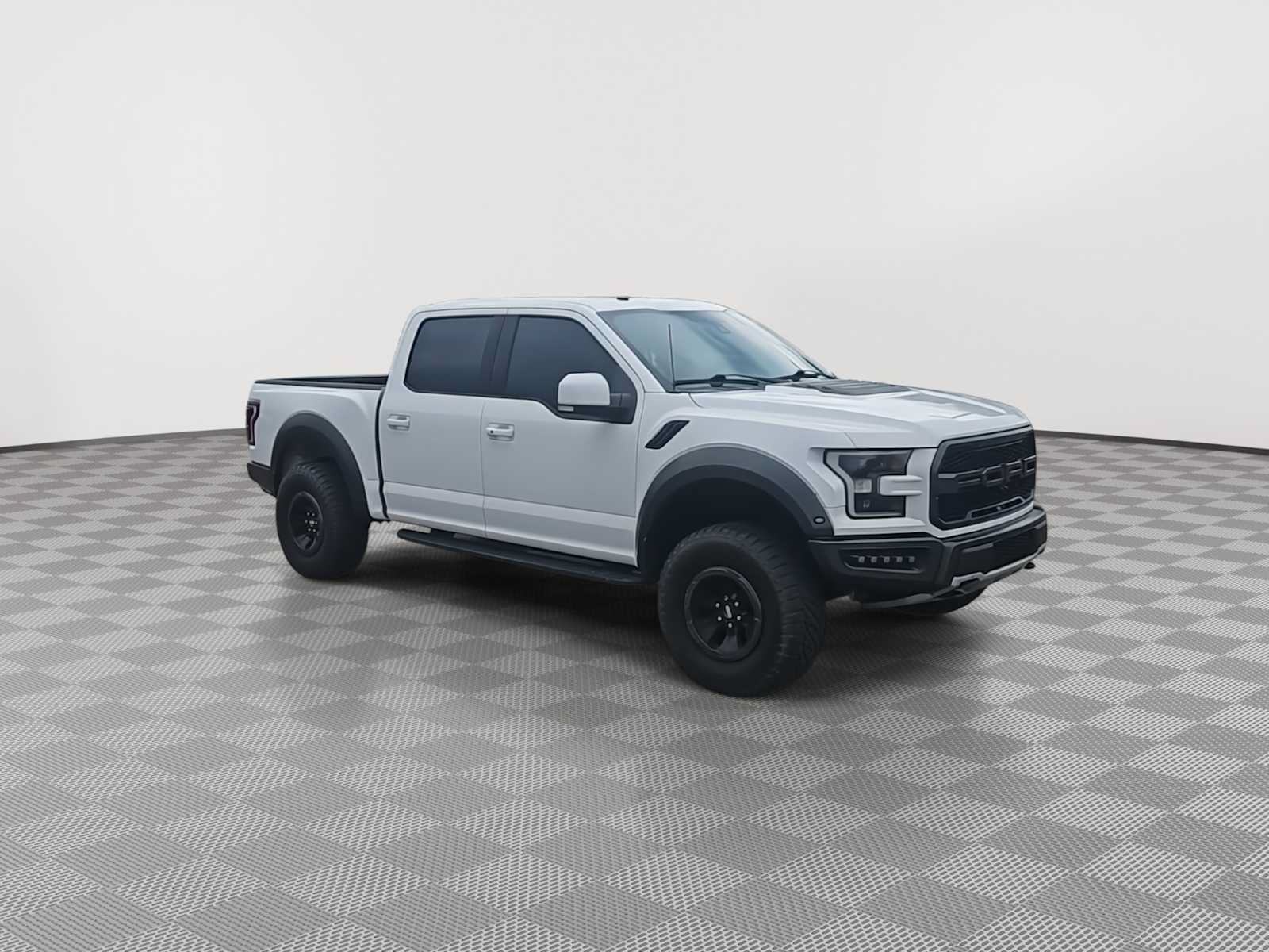 Used 2018 Ford F150 Raptor w/ Equipment Group 802A Luxury AWD/4WD image 2