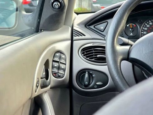 Used 2004 Ford Focus SE image 15