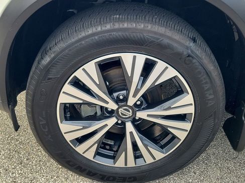 Used 2021 Nissan Rogue SV image 11