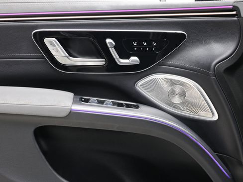 Used 2023 Mercedes-Benz EQS 580 4MATIC SUV image 11