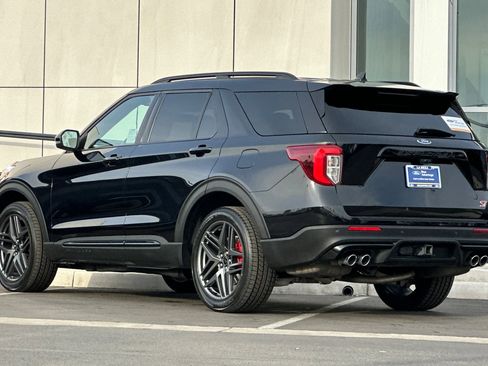 Certified 2022 Ford Explorer ST w/ Equipment Group 401A image 5