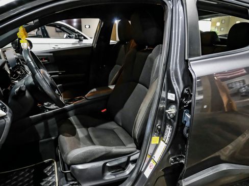 Used 2019 Toyota C-HR XLE FWD image 31