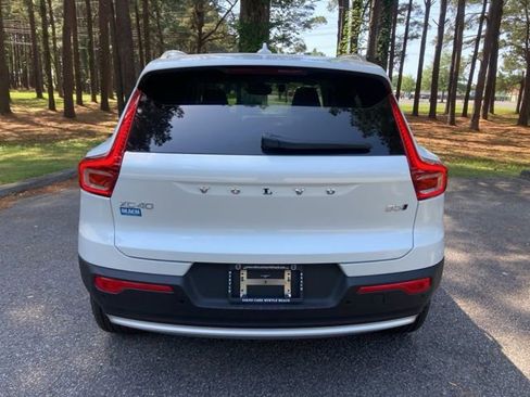 New 2025 Volvo XC40 B5 Ultra image 4