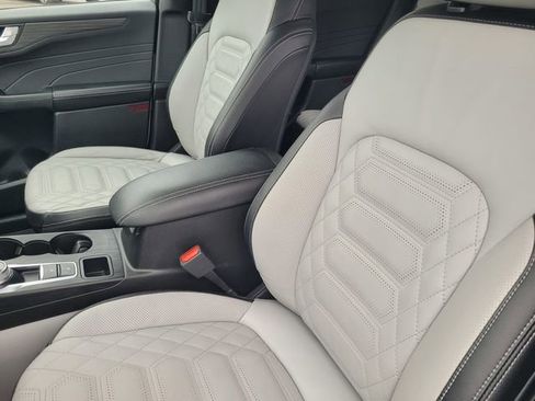 Certified 2023 Ford Escape SE w/ PHEV Premium Package image 11