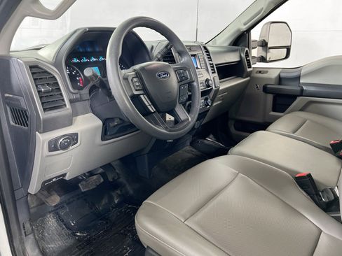 Used 2022 Ford F250 XL w/ Power Equipment Group image 9