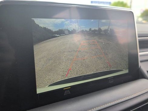 Used 2023 Chevrolet Suburban Premier image 17