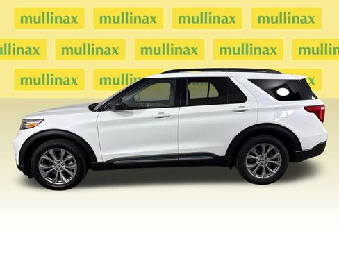 Certified 2023 Ford Explorer XLT w/ Equipment Group 202A RWD image 11