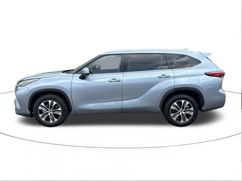 Used 2022 Toyota Highlander XLE FWD image 6