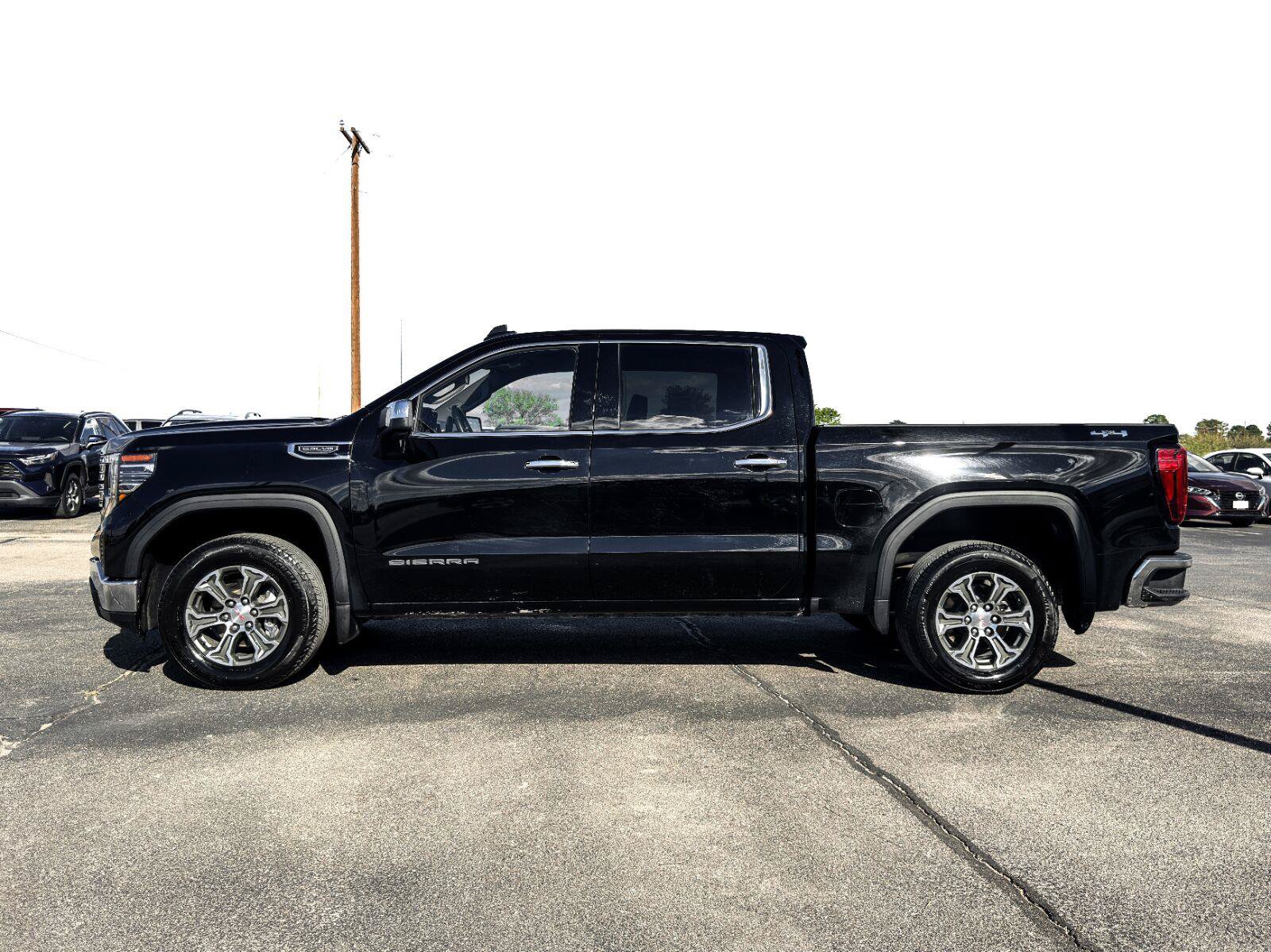 Used 2025 GMC Sierra 1500 SLT AWD/4WD image 13