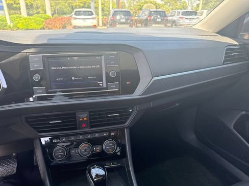 Used 2023 Volkswagen Jetta SE FWD image 21