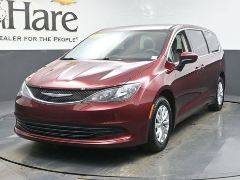 Used 2017 Chrysler Pacifica Touring w/ Tire & Wheel Group image 33