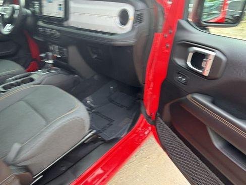 Used 2025 Jeep Wrangler Unlimited Sahara w/ Safety Group AWD/4WD image 19