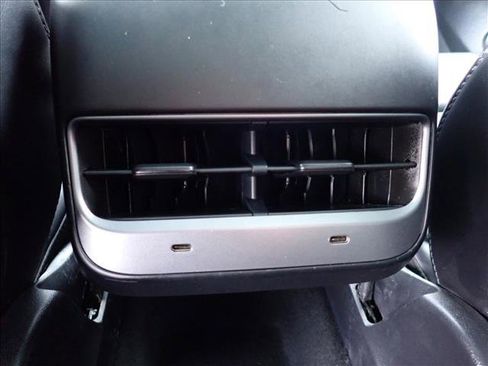 Used 2021 Tesla Model Y Long Range image 11