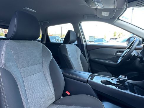 Used 2023 Nissan Rogue SV image 30