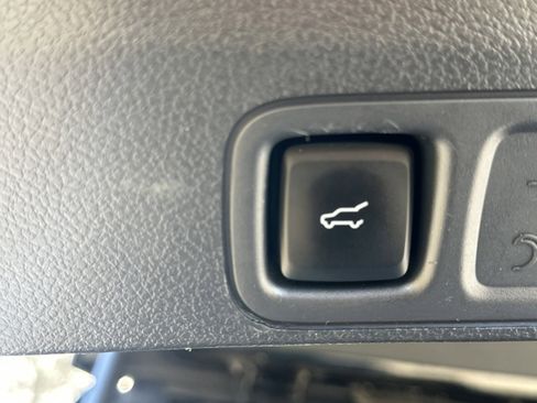 Used 2024 Ford Expedition Max XLT image 19