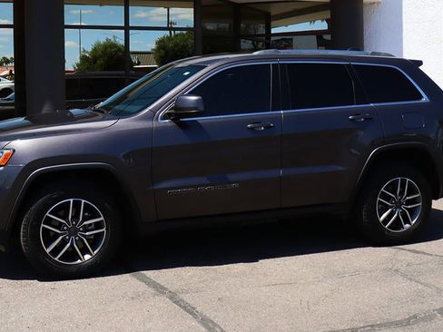 Used 2020 Jeep Grand Cherokee Laredo w/ 18" Wheel & 8.4" Radio Group AWD/4WD image 7