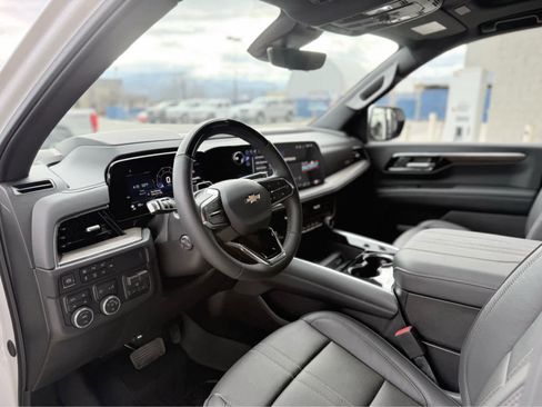 Used 2025 Chevrolet Tahoe High Country image 12