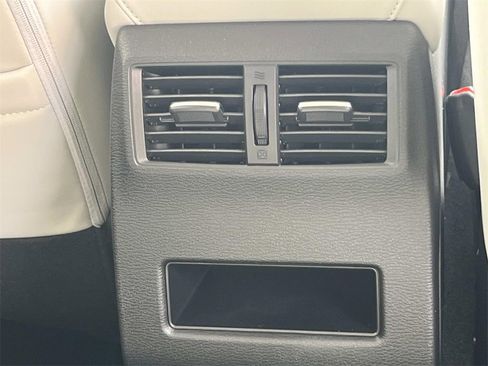 New 2026 Mitsubishi Outlander SE image 17