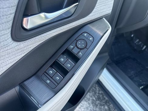 Used 2023 Nissan Rogue SV image 12