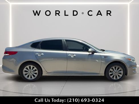Used 2018 Kia Optima LX w/ 17" Alloy Wheels Package FWD image 2