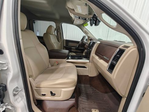 Used 2017 RAM 1500 Laramie w/ Convenience Group AWD/4WD image 32
