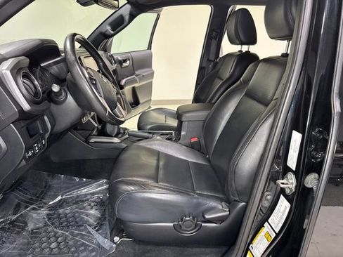 Used 2019 Toyota Tacoma SR AWD/4WD image 11