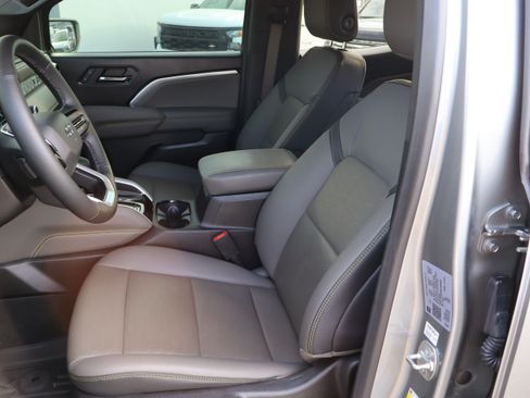 Used 2024 Chevrolet Colorado ZR2 w/ ZR2 Convenience Package III AWD/4WD image 19