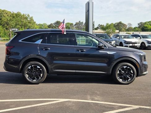 Used 2025 Kia Sorento S AWD/4WD image 3