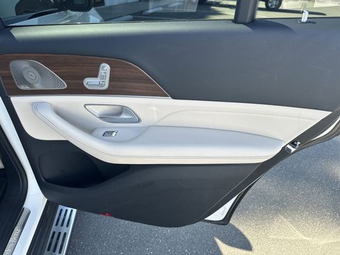 Used 2023 Mercedes-Benz GLS 450 4MATIC image 33