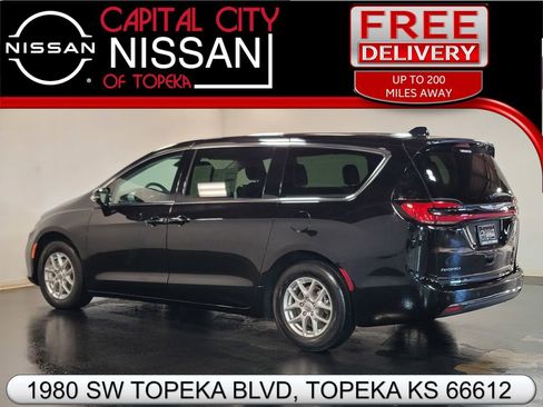Used 2024 Chrysler Pacifica Touring-L image 29