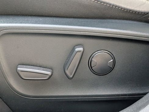 Used 2022 Ford Escape SE w/ SE Sport Appearance Package image 31