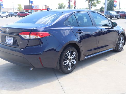 Used 2023 Toyota Corolla LE w/ Carpet Mat Package (TMS) FWD image 5