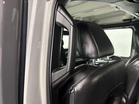 Used 2023 Jeep Wrangler Unlimited Sahara w/ Cold Weather Group AWD/4WD image 15