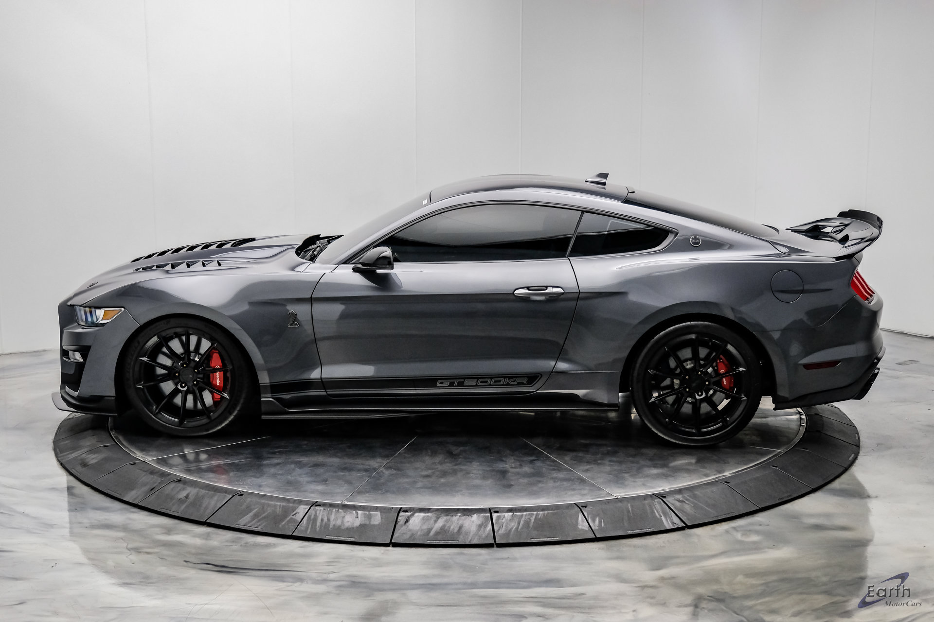 Used 2021 Ford Mustang Shelby GT500 w/ Technology Package RWD image 7