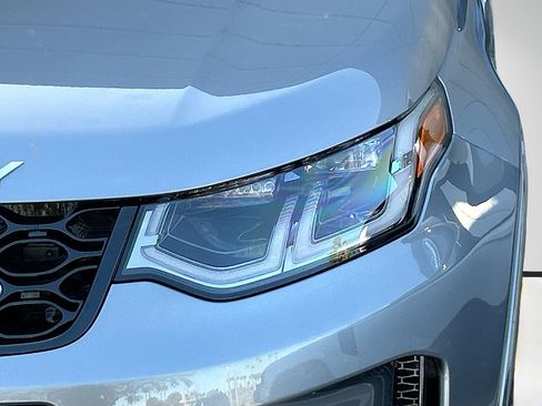 Used 2025 Land Rover Discovery Sport S image 6