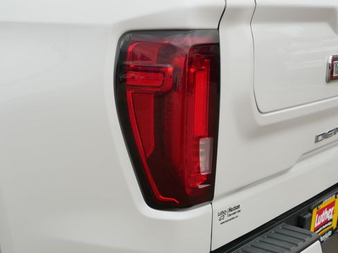 Used 2021 GMC Sierra 1500 Denali w/ Denali Ultimate Package AWD/4WD image 17