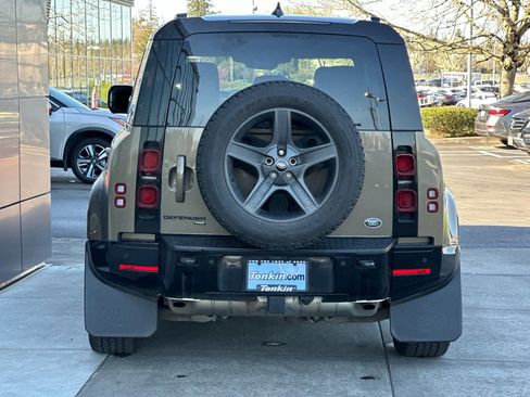 Used 2023 Land Rover Defender 110 X-Dynamic SE image 4