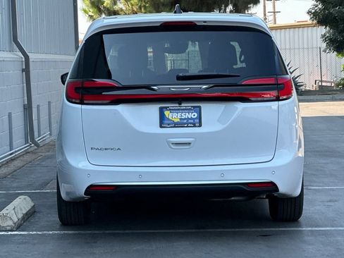New 2027 Chrysler Pacifica Select FWD image 5