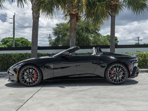 Used 2022 Aston Martin V8 Vantage Roadster RWD image 3