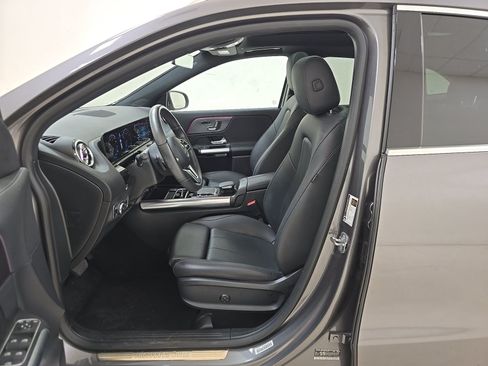 Used 2023 Mercedes-Benz GLA 250 w/ Premium Package image 7
