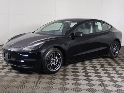 Used 2021 Tesla Model 3 Standard Range Plus image 9