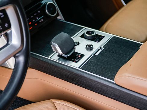 Used 2023 Land Rover Range Rover SE image 16