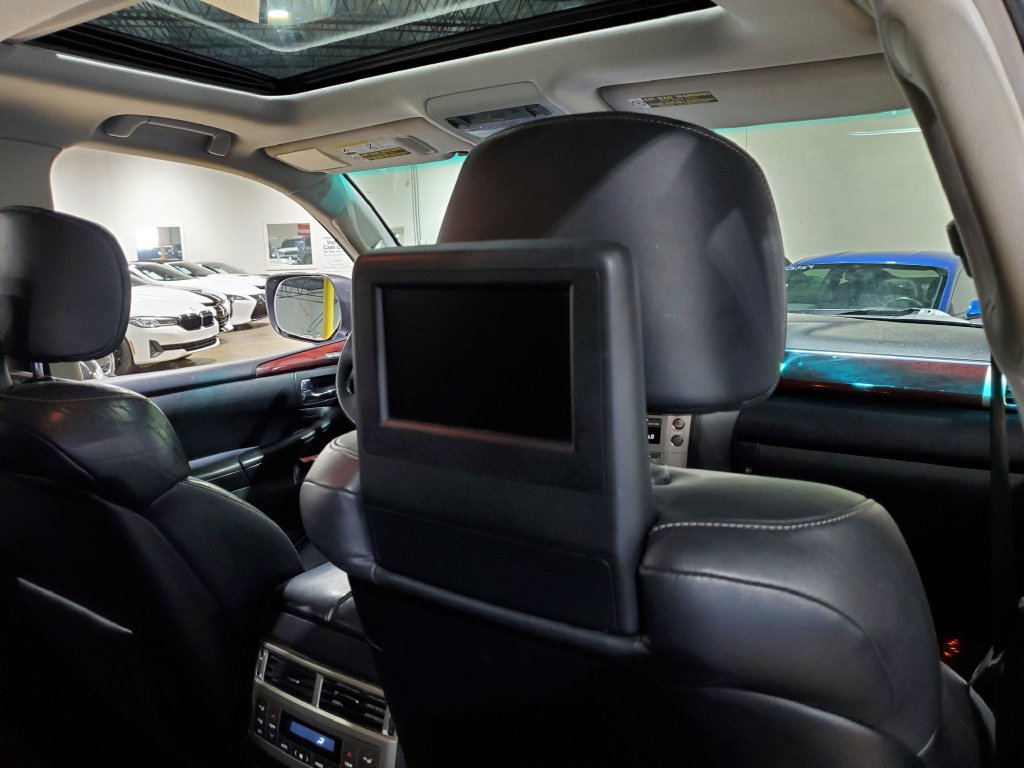 Used 2013 Lexus LX 570 4WD w/ Luxury Pkg image 24